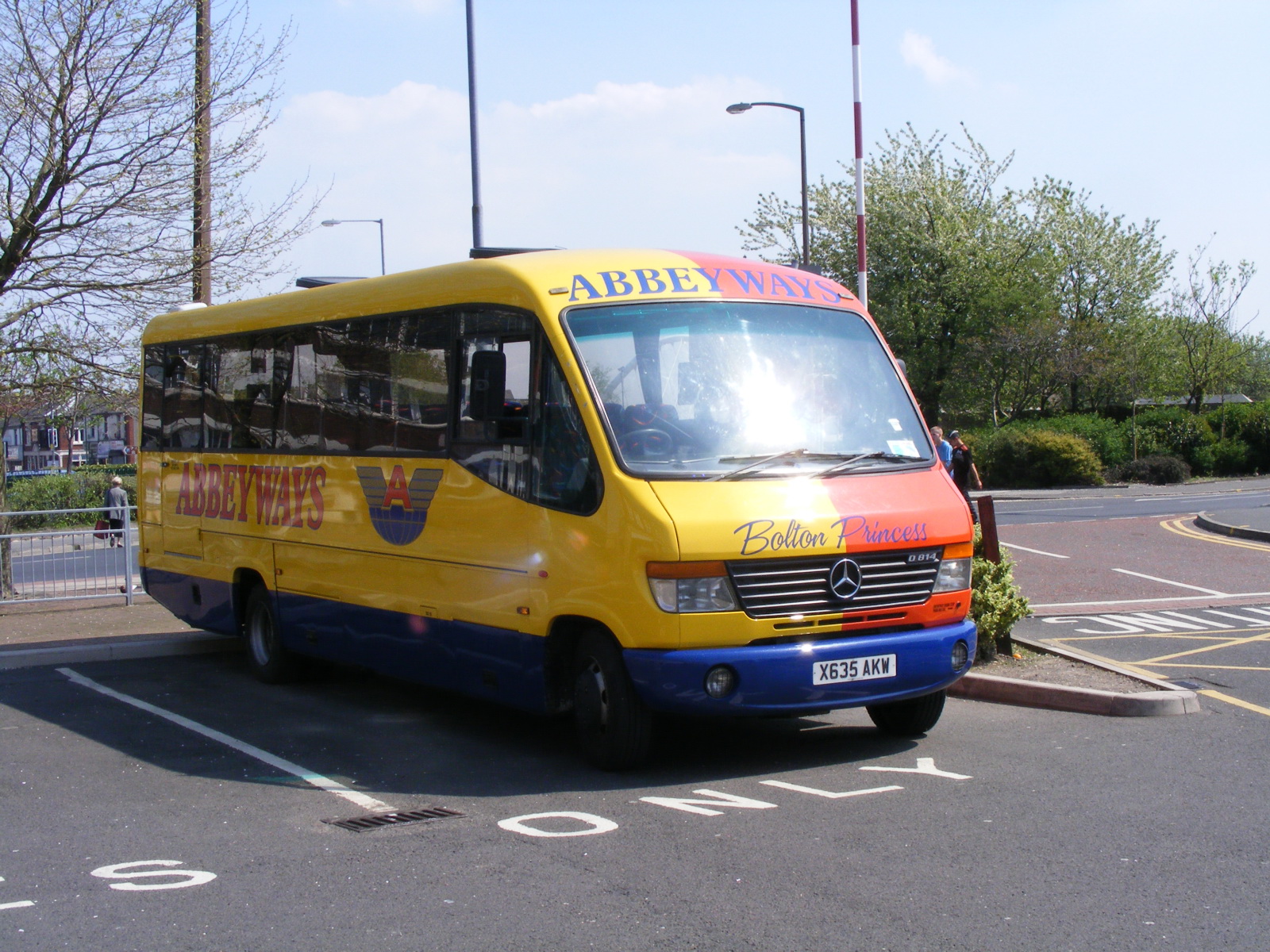 Abbeyways_bus_(X835_AKW),_6_May_2008_(1).jpg