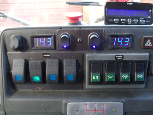 dash voltage .jpg