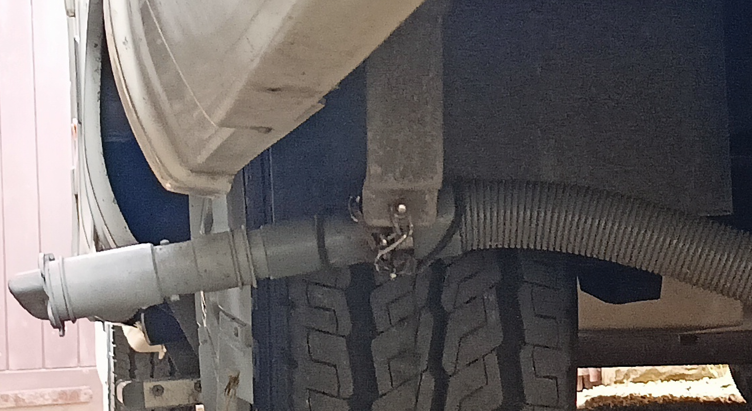 grey pipe close.png