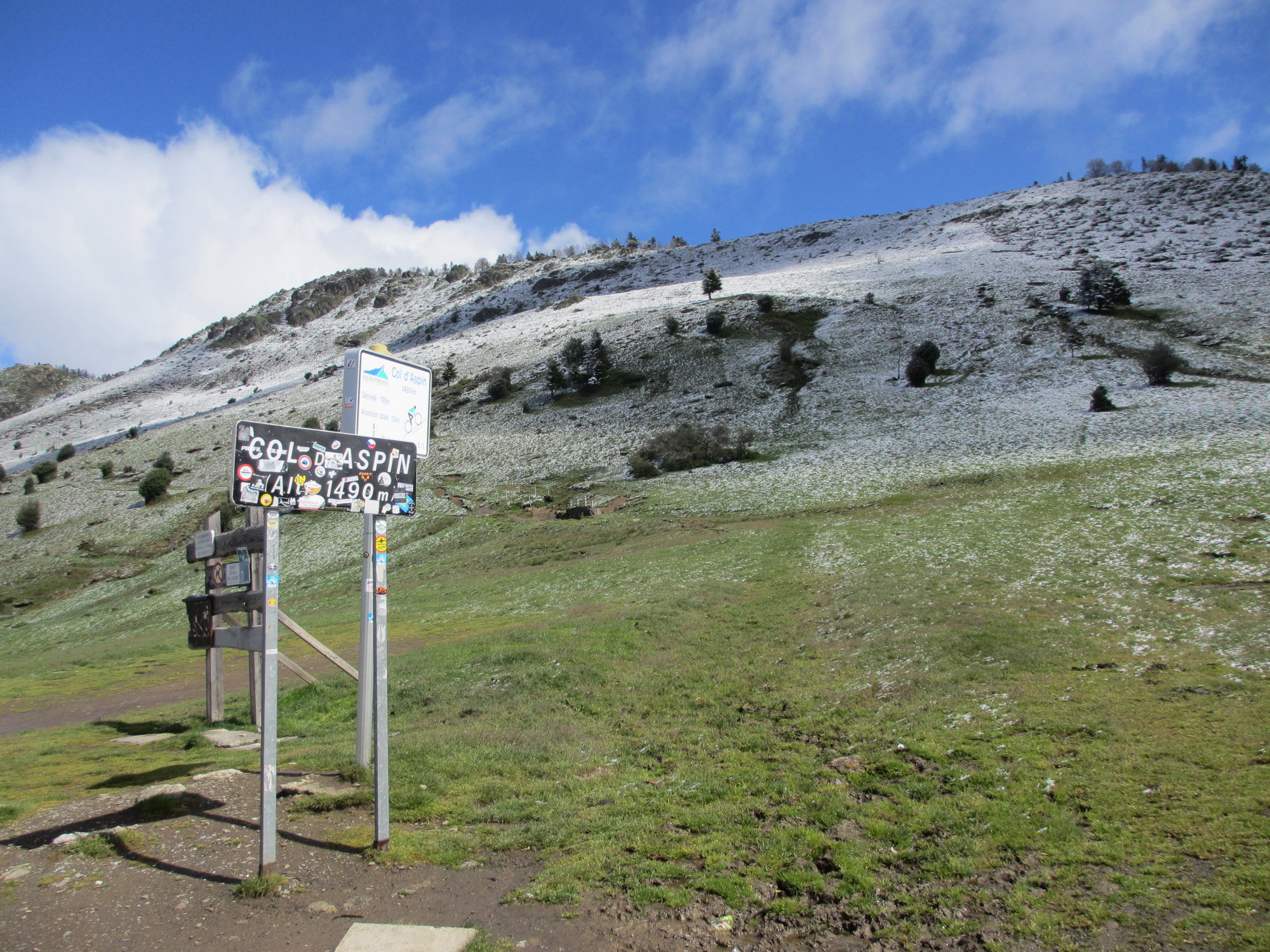 Midi-Pyrenees_Arreau_D918 Col d'Aspin summit sign.jpg