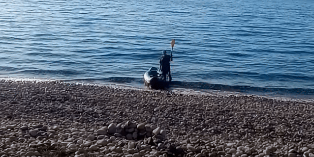pixverse2Fmp42Fmedia2Fweb2Ff328b5b1-2879-47ca-91c3-8159b2b75ca5_seed213739746-ezgif.com-video-...gif