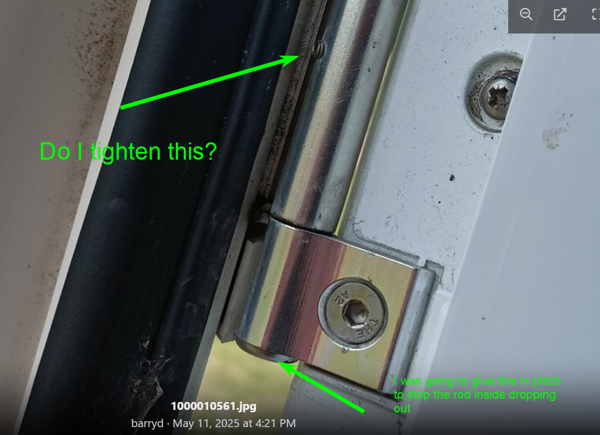Swift door hinge.png
