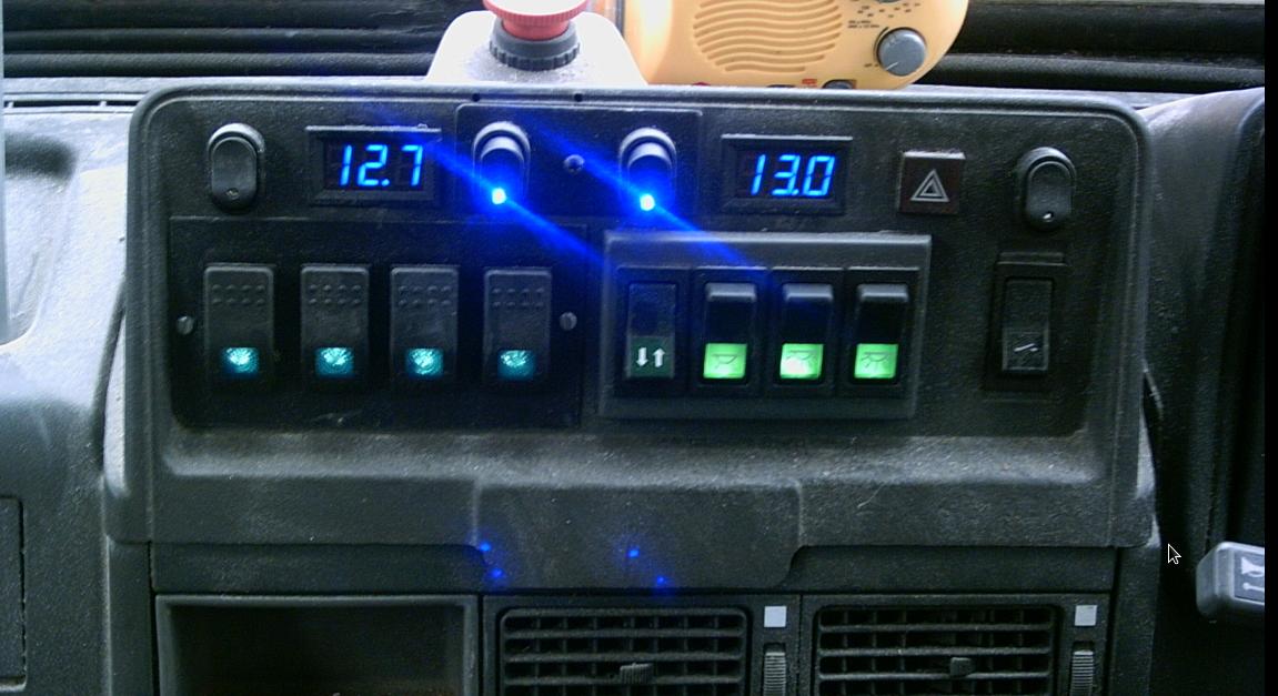 van dash volts.jpg