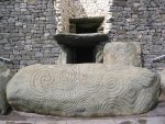 Newgrange_entrance.jpg