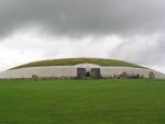 Newgrange_full_view.jpg