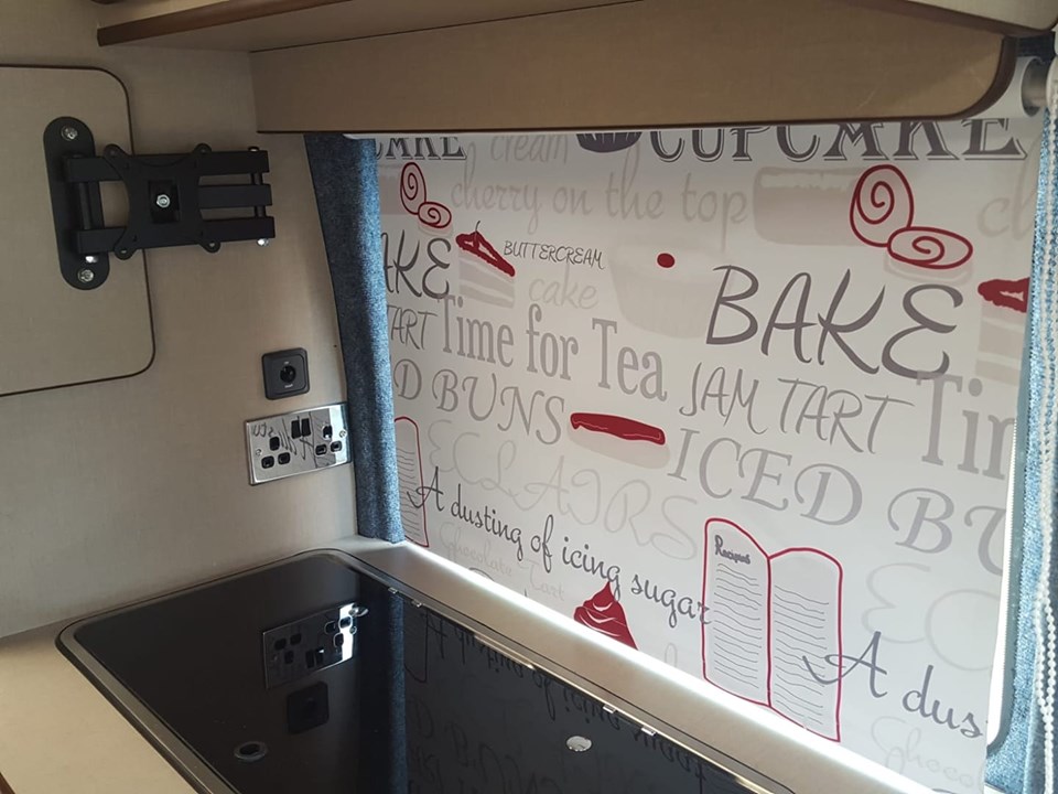 kitchen blind.jpg